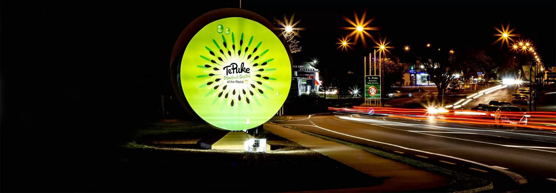 Te Puke Big Kiwifruit sign banner Top crop
